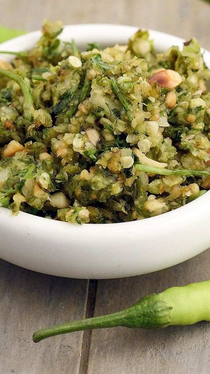 गावरान हिरव्या मिरचीचा ठेचा, ही रेसिपी वाचा|easy gavran style spicy ...