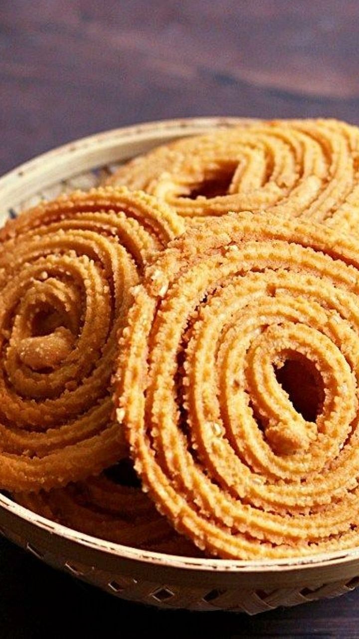 Poha Chakali Recipe : वाटीभर पोह्यांची करा कुरकुरीत चकली, १५ मिनिटांत ...