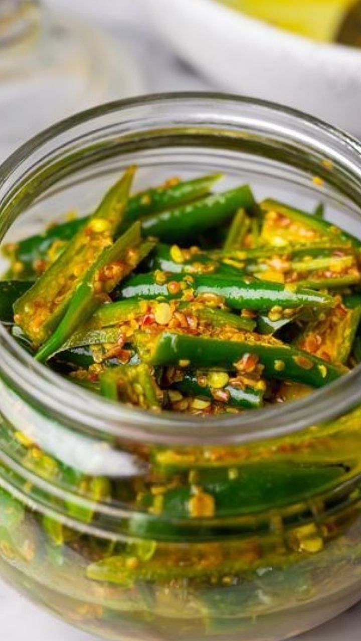 Instant Chilli Pickle Recipe : हिरव्यागार मिरचीचं इन्स्टंट लोणचं कसं ...
