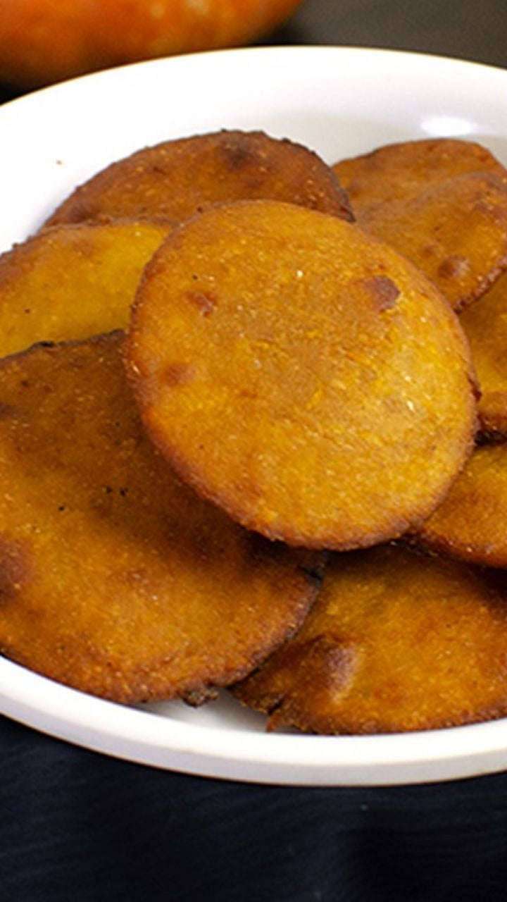 Gharge Recipe: घरीच बनवा लाल भोपळ्याचे टम्म फुगलेले घारगे; सोपी रेसिपी ...