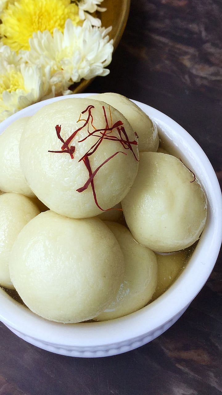 Rasgulla recipe: मावा आणि पनीरशिवाय कुकरमध्ये बनवा गोड रसाळ रसगुल्ले ...
