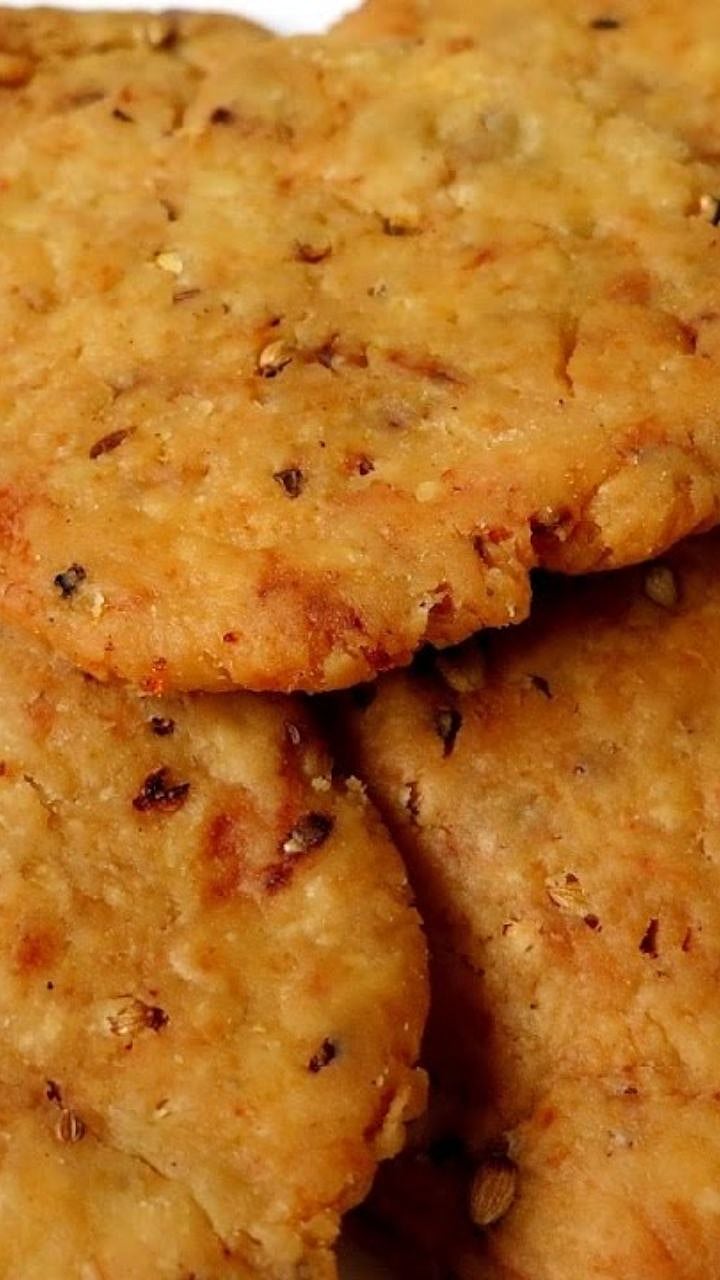 Mathri Recipe : चहाची मजा करा द्विगुणित, झटपट बनवा खमंग अन् कुरकुरीत ...