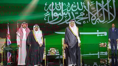 الأمير فيصل بن بندر والأمير خالد الفيصل خلال حفل تكريم الفائزين بجائزة الملك فيصل العالمية