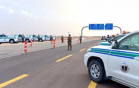 أمن الطرق بمكة يطيح بشخصين بحوزتهما 585 قرص إمفيتامين