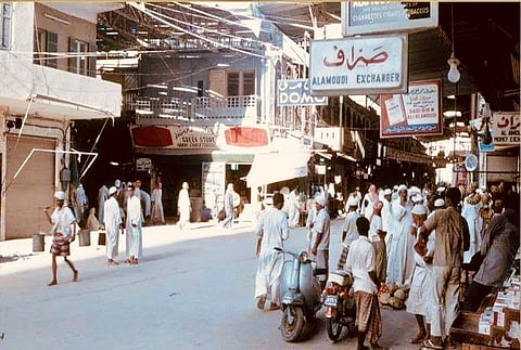أبو الجدائل يأخذنا في جولة مع أسواق جدة برمضان قبل 50 عامًا
