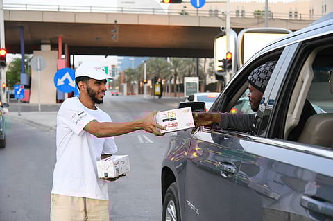 المركز الوطني للمسؤولية الاجتماعية يواصل توزيع وجبة إفطار صائم