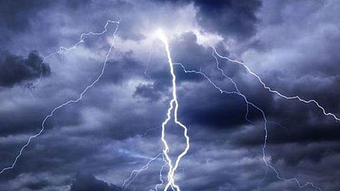 طقس اليوم.. الأرصاد : استمرار هطول أمطار رعدية متوسطة إلى غزيرة على هذه المناطق