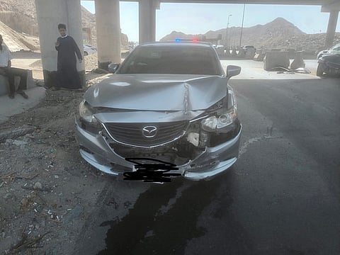 صبة خرسانية تتسبب بإتلاف مركبة.. وشركة التأجير تسحبها من صاحبها