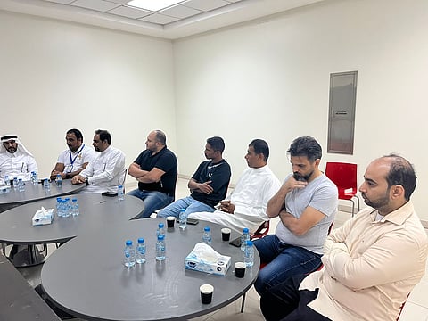 شباب القطيف يشاركون الفنانين والفنانات جهودهم بجمعية "جسفت"