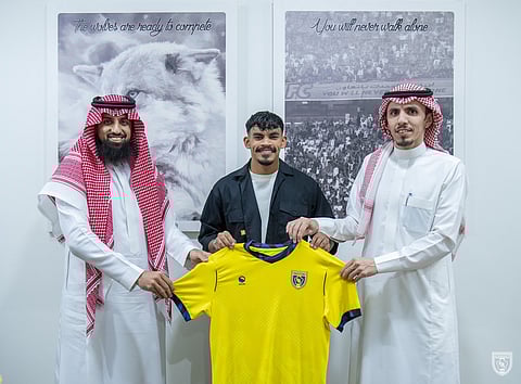"التعاون" يستعير سعد الناصر من "الهلال".. ويتعاقد مع الحارس محمد الدوسري