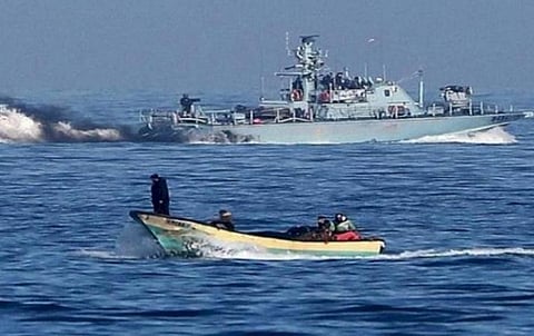 بحرية الاحتلال تفتح نيران رشاشاتها الثقيلة على مراكب الصيادين بغزة