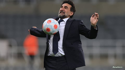 قبل "نيو كاسل".. صحيفة: أشهر نادٍ إنجليزي كان معروضًا على السعودية للشراء