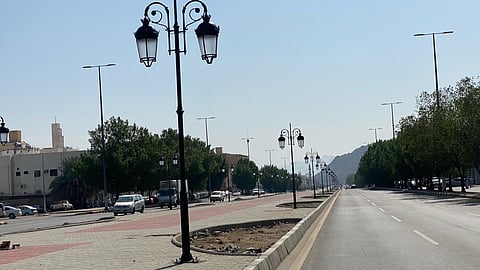 شاهد .. الفانوس العربي يزيّن ممشى الشرائع الجديد والعمل يتم على قدم وساق