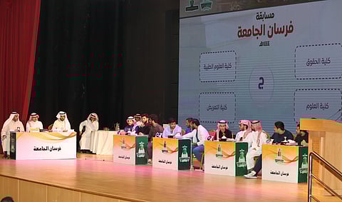 كلية الآداب والعلوم الإنسانية تفوز بمسابقة فرسان جامعة الملك عبدالعزيز