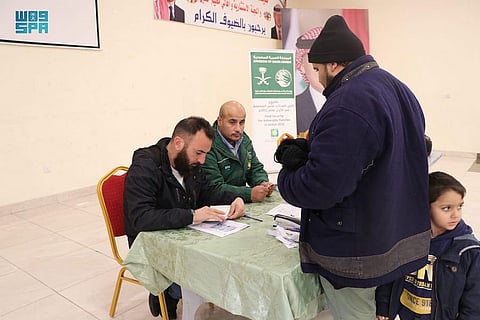 "إغاثي" الملك يوزع 250 كوبونًا غذائيًا على اللاجئين بمخيم حطين بالأردن