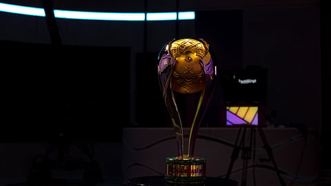 صافرة هولنديه تضبط قمة النصر والاتحاد .. وبولنديه للهلال والفيحاء