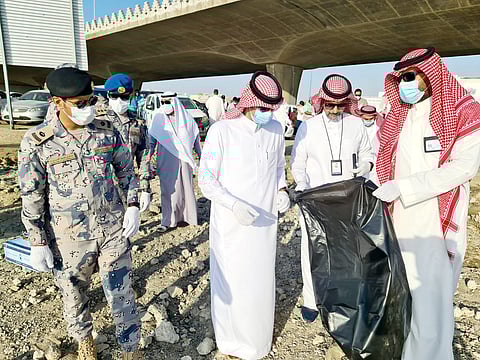 "بيئة مكة" تنظم حملة لتنظيف شاطئ الحمراء بجدة