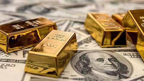 الذهب يتراجع من مستوياته القياسية مع جني الأرباح وصمود الدولار