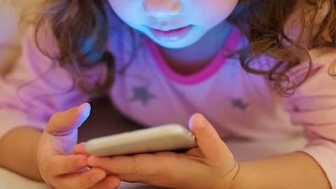 تنبيه من "الصحة": "لا تُلهِ عيالك بالشاشات".. اختر لهم من هذه الأنشطة
