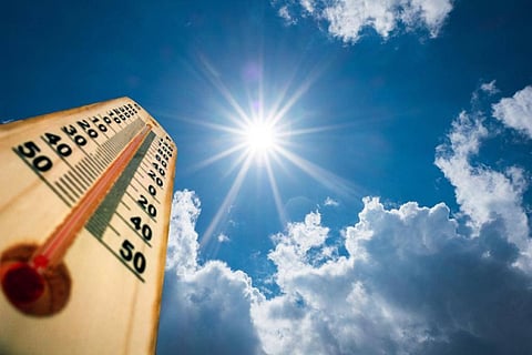 يصل إلى 6 درجات.. "الحصيني" يتوقع انخفاضاً تدريجياً في الحرارة بدءاً من اليوم