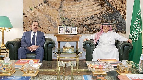 وليد الخريجي خلال استقباله السفير سيرجي كوزلوف