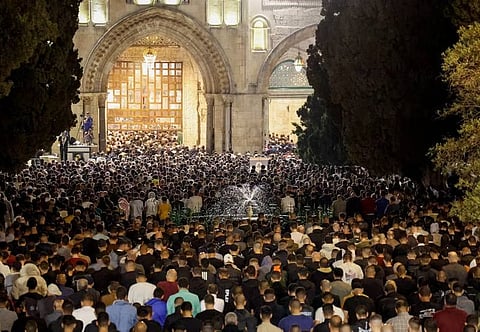 بالصور: أجواء إيمانية وروحانية.. ليلة الـ27 من رمضان كما رصدتها عدسة الكاميرا حول العالم