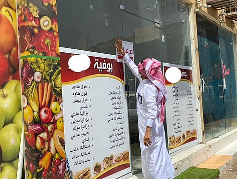 خلال جولاتها الرقابية.. بلدية الحصاة تراقب المنشآت الغذائية والمطاعم وتغلق المخالف منها
