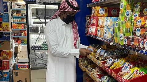 جانب من الجولات الرقابية على مراكز التموينات الغذائية