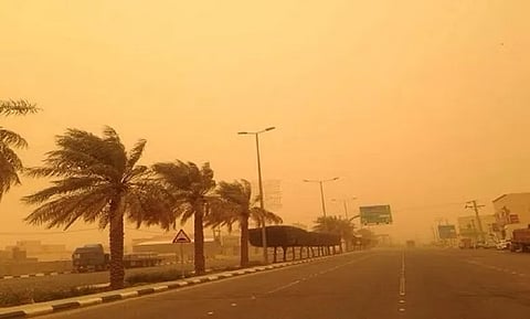 "الأرصاد": رياح نشطة وأتربة مثارة على شرورة
