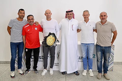 الشباب يعلن وصول مدربه الجديد الهولندي مارسيل كايزر إلى الطائف