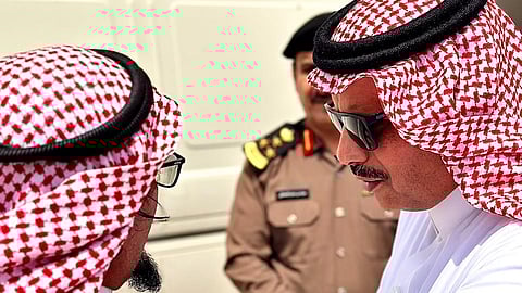 وكيل محايل يستقبل جثمان "العسيري" شهيد الواجب وينقل تعازي القيادة لذويه