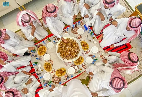 إلى منزل كبير العائلة.. "التبعان" و"الخليع".. أكلات لها تقاليد في عيد الأضحى بحائل