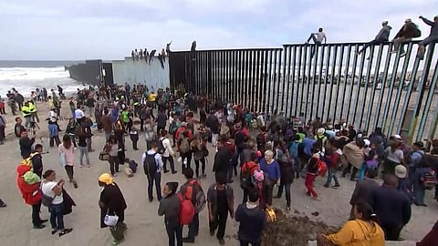 عمدة نيويورك يطالب إدارة بايدن بإعلان حالة الطوارئ بسبب أزمة المهاجرين