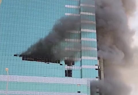 حريق في مبنى تحت الإنشاء بحي الياسمين