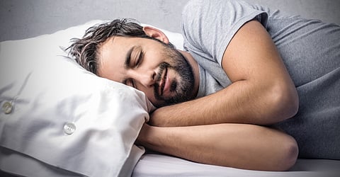 النوم الكافي للاحتياج يدعم جهاز المناعة.. 7 نصائح من تجمُّع المدينة الصحي