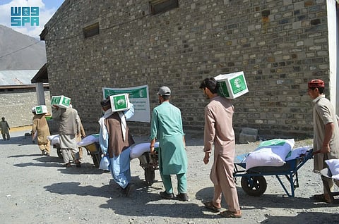 "إغاثي الملك سلمان" يوزع 112 طن سلال غذائية في إقليم خيبر بختون خوا بباكستان