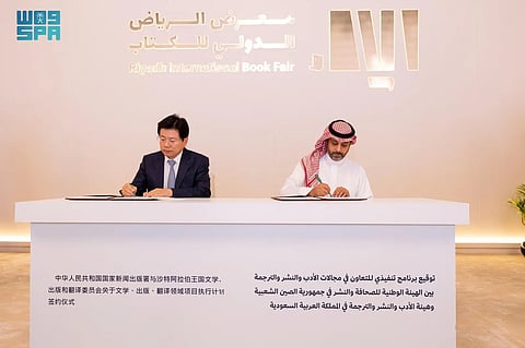حامد فايز وتشانغ جيان تشون يوقعان الاتفاقية