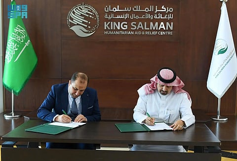 بالصور.. مركز الملك سلمان للإغاثة يوقع اتفاقية مشتركة لتنفيذ برامج تطوعية خارج المملكة
