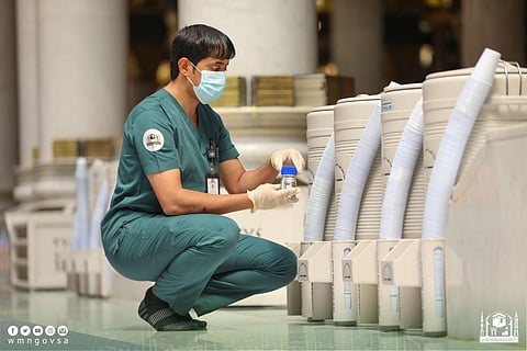 مختبر المسجد الحرام يحقق معايير الجودة للحفاظ على صحة ضيف الرحمن