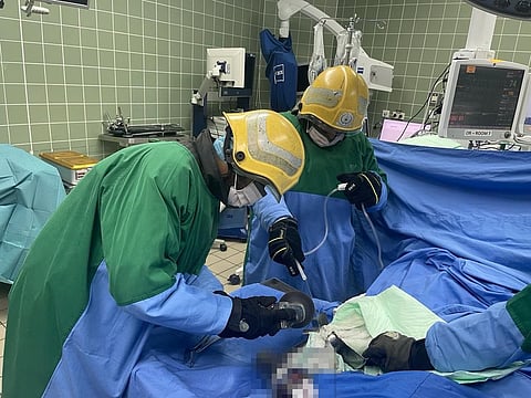 مدني الخبر يحرّر يد شخص علقت في فرامة