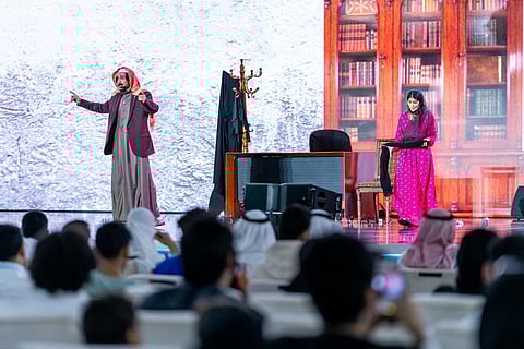 مشهد من العرض المسرحي حكاية شاعر