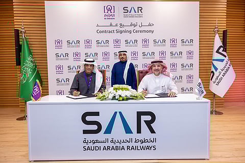 "سار" والعثيم للاستثمار  توقعان عقدًا لتطوير مركز تجاري متعدد الاستخدامات في الهفوف