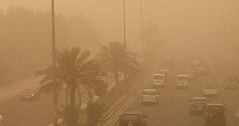 طقس اليوم .. الأرصاد: استمرار تأثير الرياح النشطة المثيرة للأتربة والغبار على الرياض ونجران والمدينة المنورة