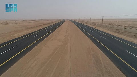 فتح المرور على جزء من طريق مشروع ازدواج طريق "الخرمة رنية بيشة" بطول 188 كم
