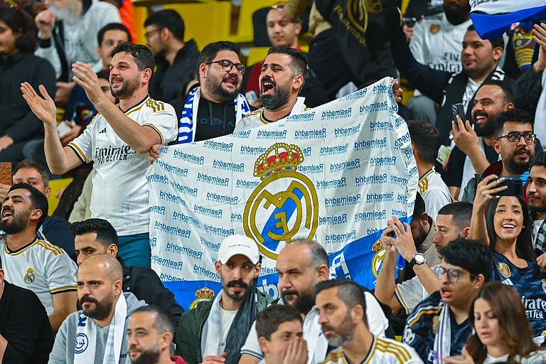 في “كلاسيكو العالم” .. حضور جماهيري كبير في قمة إسبانيا بين ريال مدريد وبرشلونة في “كلاسيكو العالم” .. حضور جماهيري كبير في قمة إسبانيا بين ريال مدريد وبرشلونة