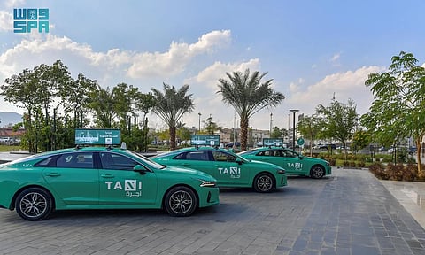 تدشين مشروع اللوحات الإعلانية الرقمية على حافلات النقل العام وسيارات الأجرة بالمدينة المنورة