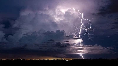 طقس الإثنين.. "الأرصاد": أمطارٌ خفيفة بهذه المناطق ولا يُستبعَد تساقط الثلوج على الأطراف الشمالية من المملكة