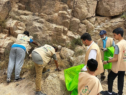 مبادرة لا تترك أثرًا.. نفذها 50 متطوعًا لنظافة وادي الخرار