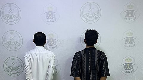 الرياض.. القبض على شخصين لترويجهما مواد مخدرة عبر مواقع التواصل الاجتماعي