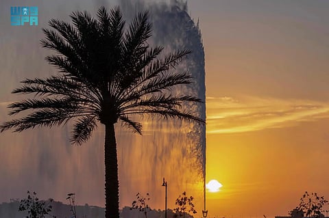 40 عامًا والمتعة البصرية مستمرة.. "نافورة الملك فهد" إبداع على شاطئ جدة